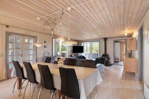Stunning Home In Ebeltoft With Sauna, Swimming Pool And Wifi