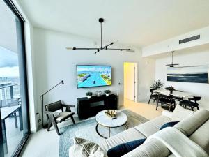 New 2BD 2 BATH LUX Penthouse City and Bay View