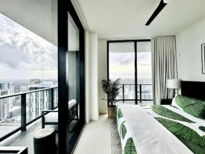 New 2BD 2 BATH LUX Penthouse City and Bay View