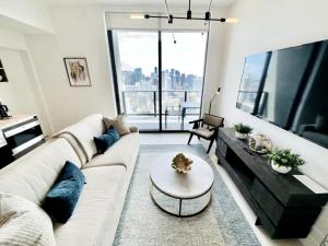 New 2BD 2 BATH LUX Penthouse City and Bay View