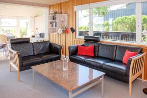 Nice Home In Ebeltoft With 3 Bedrooms And Wifi