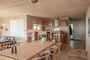 Awesome Home In Ebeltoft With 3 Bedrooms And Internet