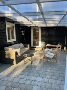 Bright And Cozy Holiday Home Near The Beach Ideal For Family Getaways