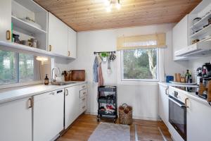 Bright And Cozy Holiday Home Near The Beach Ideal For Family Getaways