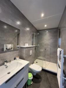 Hotels Logis Hotel Ancien Grand Seminaire : Appartement Standard