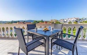 2 Bedroom Stunning Apartment In Medulin 