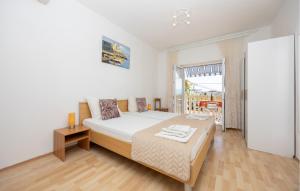 2 Bedroom Awesome Apartment In Dugi Rat 