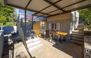1 Bedroom Nice Apartment In Necujam 