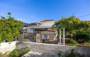 1 Bedroom Nice Apartment In Necujam 