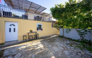 1 Bedroom Nice Apartment In Necujam 