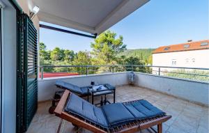 1 Bedroom Stunning Apartment In Broce