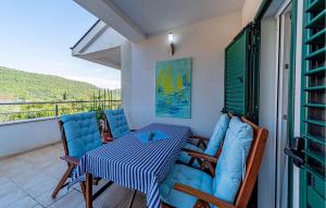 1 Bedroom Stunning Apartment In Broce