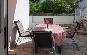 Beautiful Apartment In Pag 