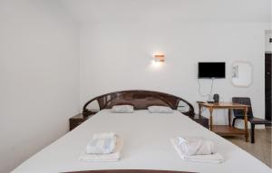 1 Bedroom Cozy Apartment In Pirovac