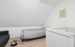 3 Bedroom Cozy Home In Hadsten