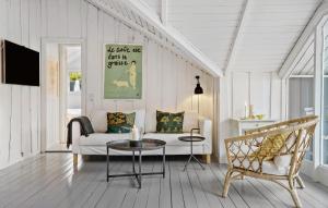 3 Bedroom Lovely Home In Tisvildeleje