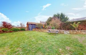 Maisons de vacances 2 Bedroom Nice Home In Tournieres : photos des chambres