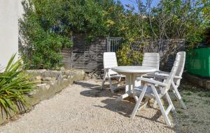 Maisons de vacances Lovely Home In Cornillon With Wifi : photos des chambres