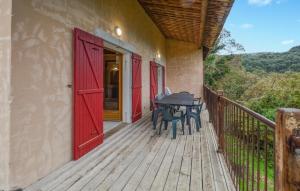 Maisons de vacances 4 Bedroom Lovely Home In Azilone Ampaza : photos des chambres