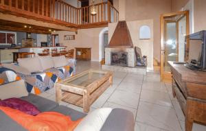 Maisons de vacances 4 Bedroom Lovely Home In Azilone Ampaza : photos des chambres