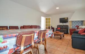 Maisons de vacances Lovely Home In Cornillon With Wifi : photos des chambres