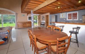 Maisons de vacances 4 Bedroom Lovely Home In Azilone Ampaza : photos des chambres
