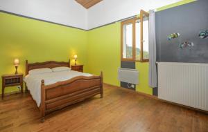 Maisons de vacances 4 Bedroom Lovely Home In Azilone Ampaza : photos des chambres
