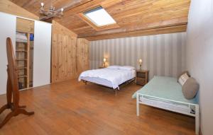 Maisons de vacances 4 Bedroom Lovely Home In Azilone Ampaza : photos des chambres