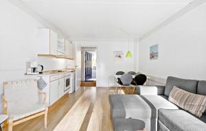 1 Bedroom Stunning Apartment In Nexø