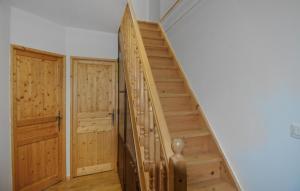 3 Bedroom Gorgeous Home In Montclus