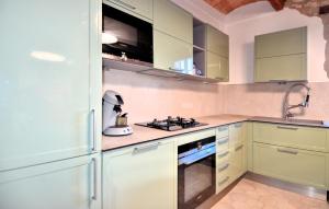 3 Bedroom Gorgeous Home In Montclus