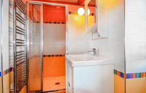 Maisons de vacances 3 Bedroom Gorgeous Home In Montclus : Maison de Vacances 3 Chambres 