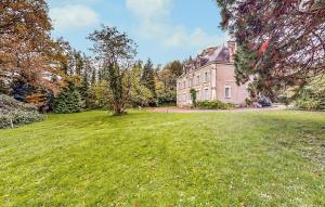 Awesome Home In Saint Lyphard With Wifi