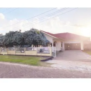 Paramaribo Villa Near Vibrant District - Zorg en Hoop