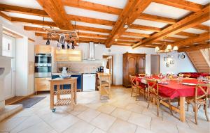 Maisons de vacances Nice Home In Fourches With Sauna : photos des chambres
