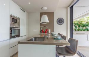 Lovely Apartment In Mar De Cristal