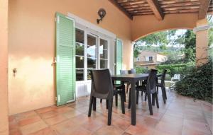 Maisons de vacances 3 Bedroom Cozy Home In Callian : photos des chambres