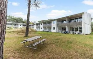 1 Bedroom Stunning Apartment In Nexø - Dueodde