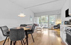 1 Bedroom Stunning Apartment In Nexø