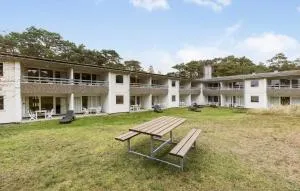 1 Bedroom Lovely Apartment In Nexø - Dueodde