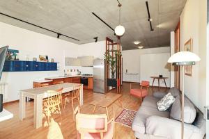 Modern 1BR apt w spacious balcony & a bathtub