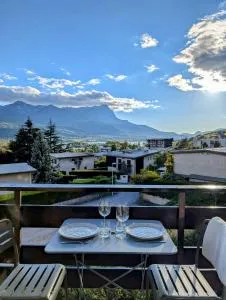 Studio lumineux, magnifique vue montagne et lac - 雷阿隆