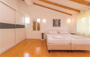 Cozy Apartment In Starigrad Paklenica