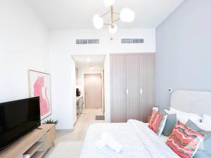 Urban Charm Studio with Balcony in Riviera