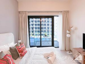 Urban Charm Studio with Balcony in Riviera