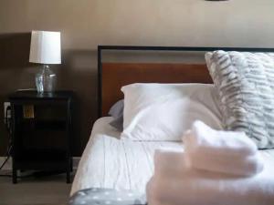 Lakefront Loft - Walk 2 First Energy x Progressive