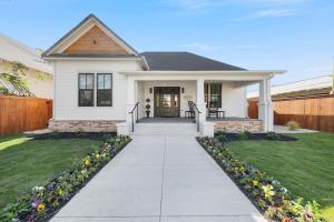 Gloria Manor - 2 blocks to Magnolia and 3 mins to BU