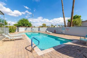 2BR Scottsdale Getaway with Pool and Parking