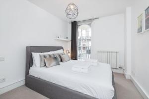 Regency Residences - Fitzrovia - by Frankie Says