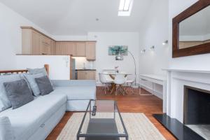 Regency Residences - Fitzrovia - by Frankie Says